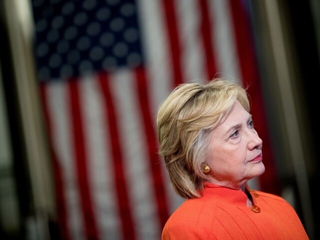 Príbuzní obetí z Líbye zažalovali Clintonovú, môže vraj za smrť ich synov