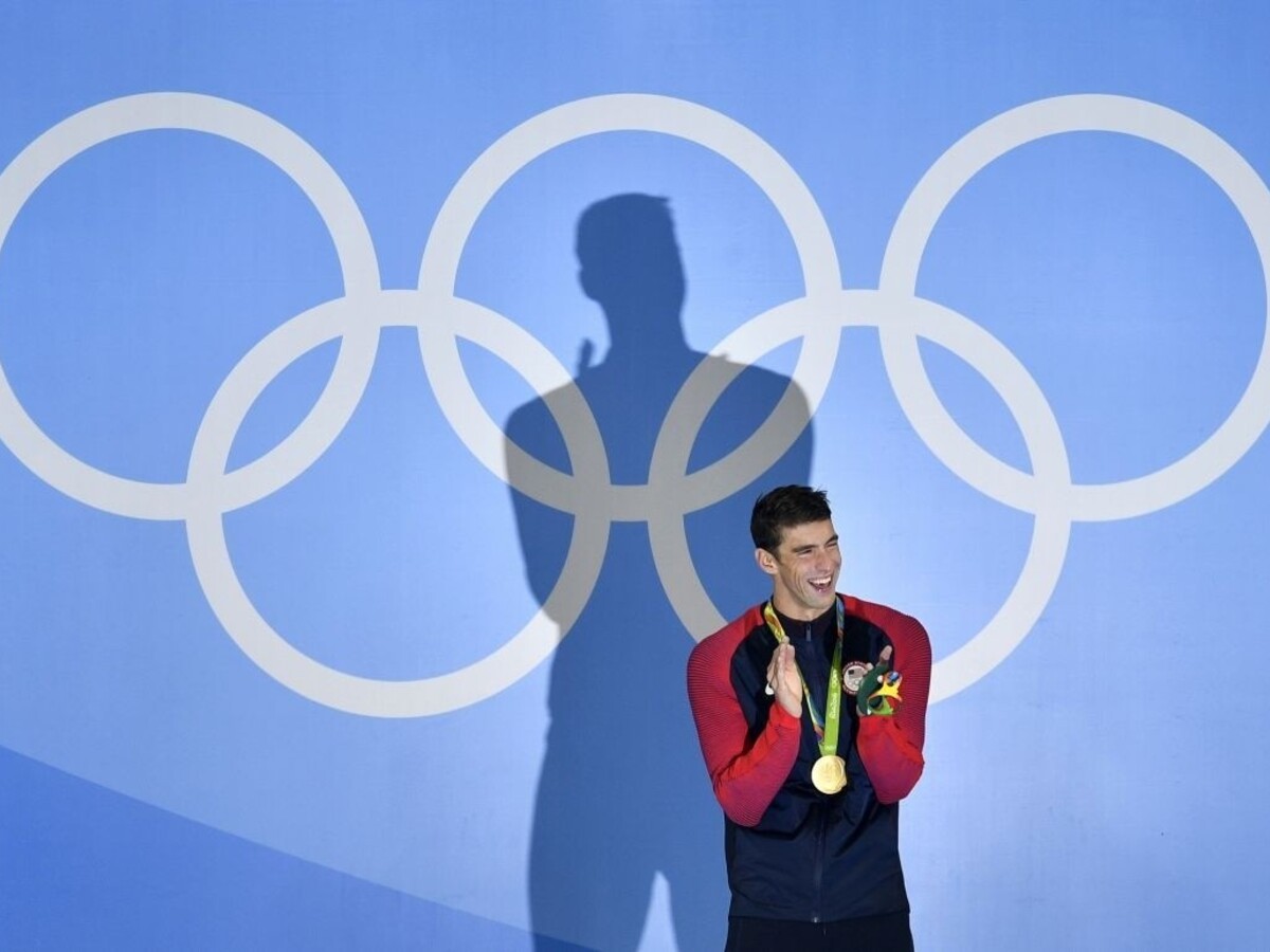 Phelps triumfoval v motýliku, o 70 minút neskôr získal ďalšie zlato