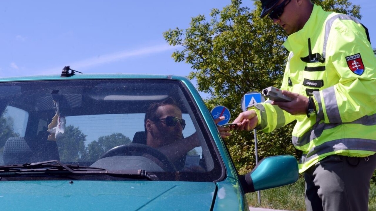 Jedol som kompót, tvrdil opitý Anton pri cestnej kontrole