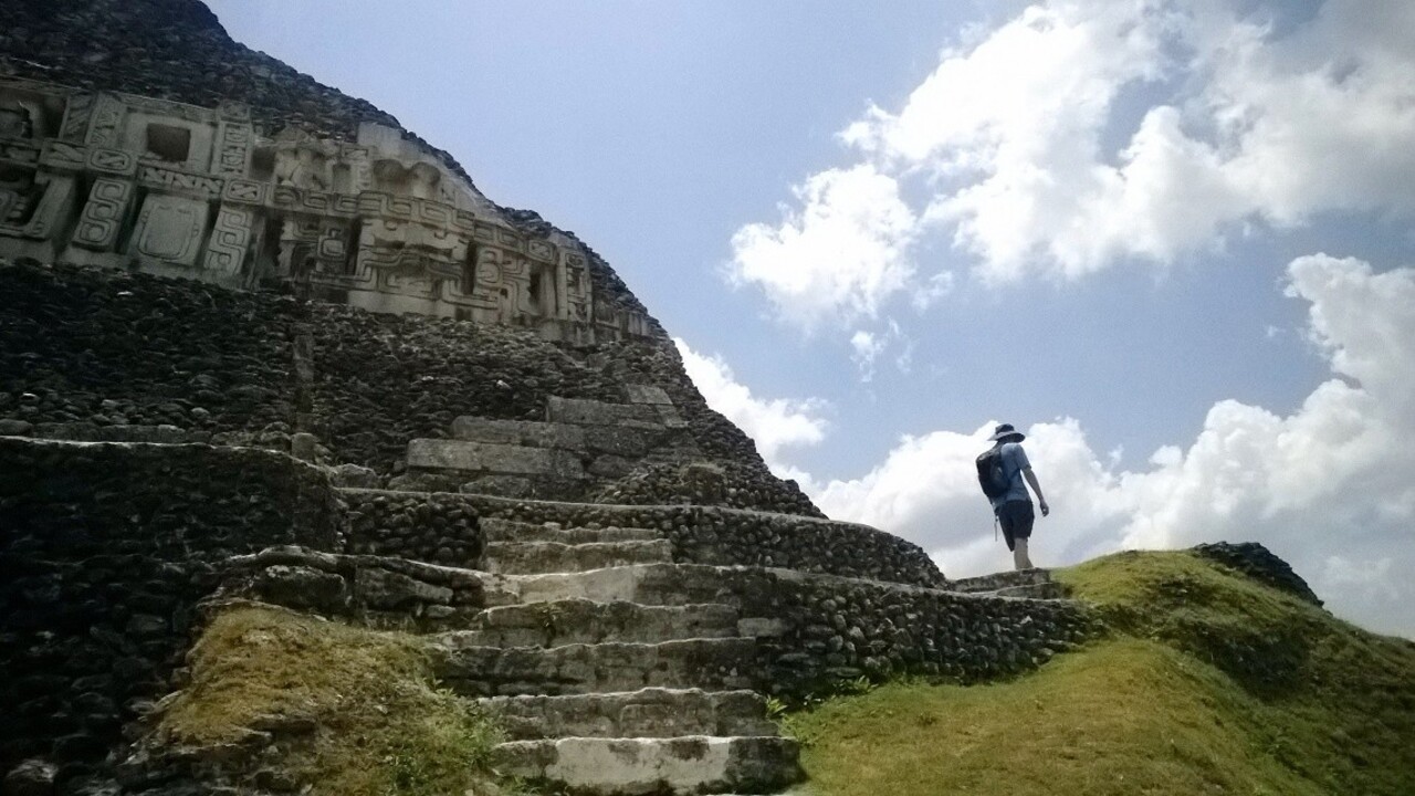 Našli hrobku hadieho kráľa? Pri tele muža ležal poklad aj hieroglyfy