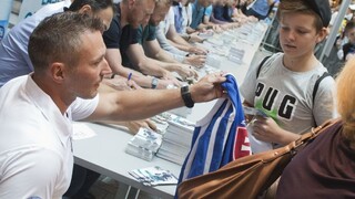 Višňovský ukončí kariéru zápasom hviezd, tie rozdávali autogramy