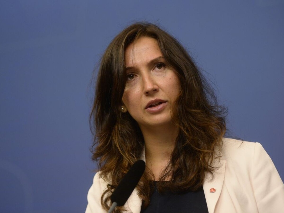 Prvá moslimská členka švédskej vlády odstupuje, chytili ju opitú za volantom