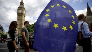 Brexit môže trvať ďalšie tri roky, zdržiavajú ho organizačné problémy