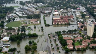 Povodne v Louisiane majú už päť obetí, hladina stále stúpa
