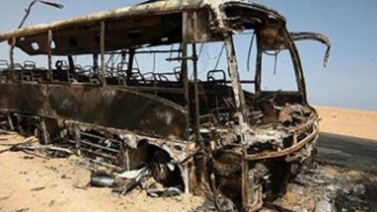 Pri tureckých hraniciach útočili na autobus, zahynuli desiatky ľudí