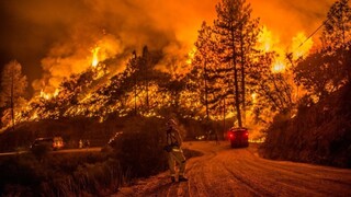 V Kalifornii bojujú s požiarmi, vyhlásili stav núdze