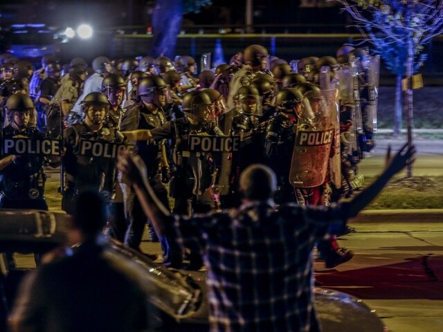 Trump obraňoval policajta, ktorý zastrelil černocha