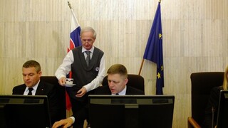 Vláda sa zišla po letnej prestávke, rokovanie o koncesiách prerušila