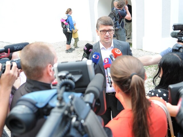 Sporné zvýšenie koncesionárskych poplatkov vláda presunula