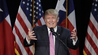 Trump opäť mení volebný tím, snaží sa zvrátiť nepriaznivé vyhliadky