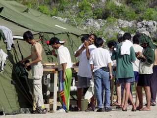 Kontroverzný tábor pre migrantov na ostrove Manus Austrália zatvorí