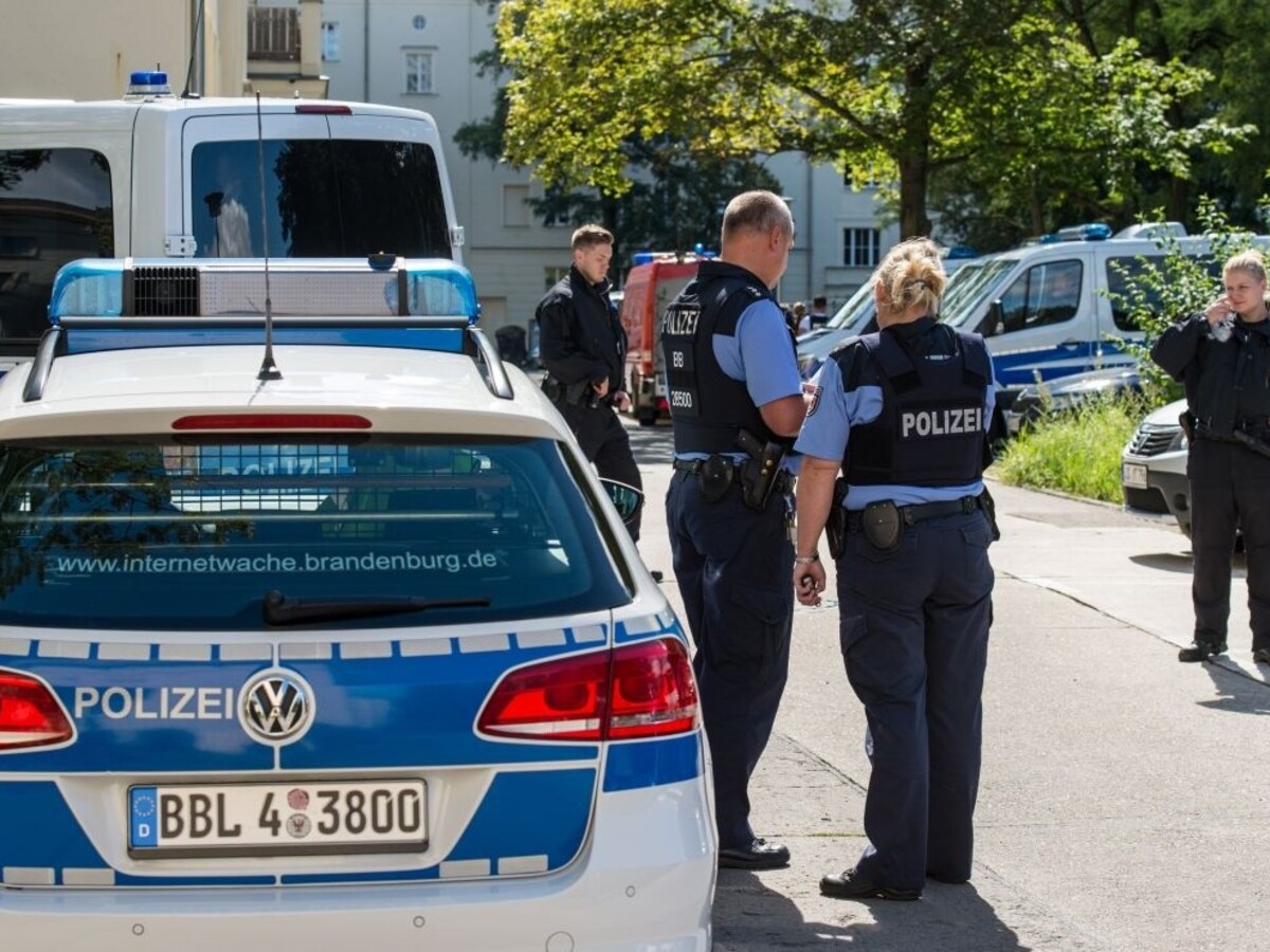 Nemecko polícia zadržanie zatknutie 1140 px (SITA/AP)