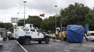 Atentáty na turecké policajné stanice si vyžiadali mŕtvych aj desiatky zranených