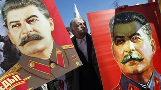 Stalin môže pomáhať stranám v kampani, rozhodla ruská komisia
