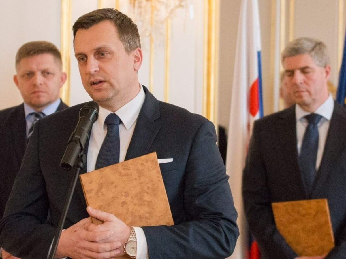 Brecely bol v raji, šéfovia koaličných strán sa stretli bez neho