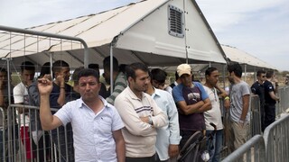 Prílev migrantov skrotí uzavretá balkánska trasa, tvrdí rakúsky minister