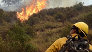 Kalifornskí hasiči kontrolujú najväčší požiar, pribudol však nový oheň