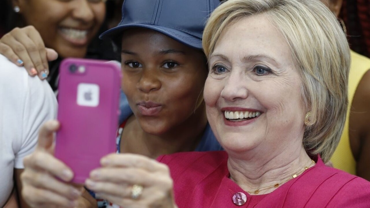 Súd vyzval Clintonovú, aby zodpovedala otázky konzervatívnej skupiny