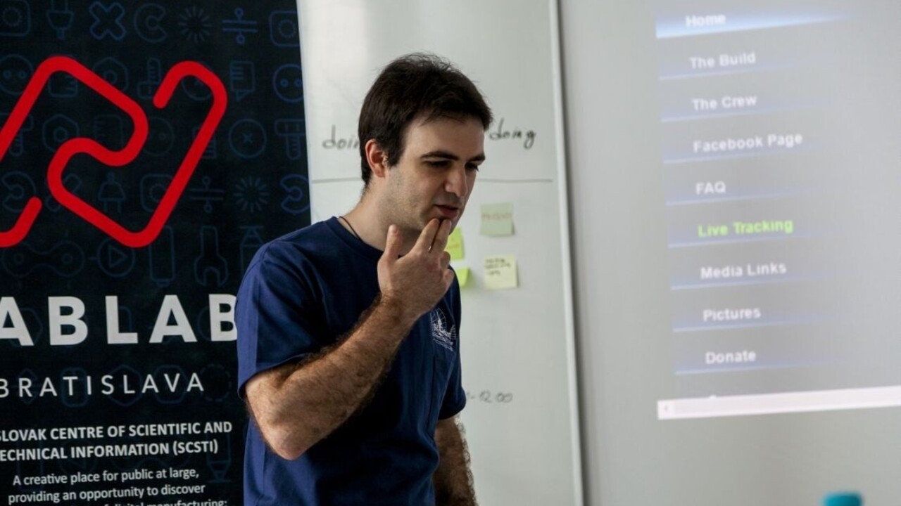 Slovák chce prekonať oceán robotickou loďou, plachtu ušila mama