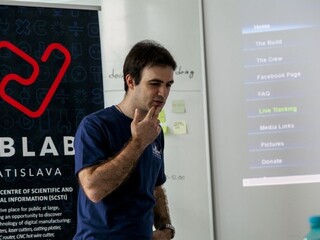 Slovák chce prekonať oceán robotickou loďou, plachtu ušila mama