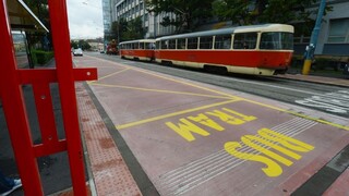 Mnohí vodiči si myslia, že riadia autobusy. Spôsobujú tak kolaps dopravy