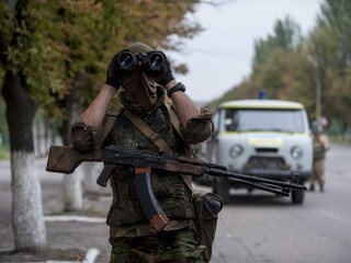 Separatistickým Doneckom otriasol výbuch, chceli zabiť Motorolu?