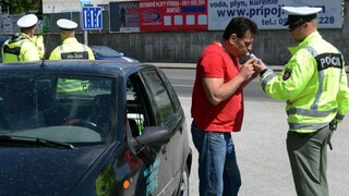 Polícia kontrolovala vodičov, posvietila si na alkohol za volantom