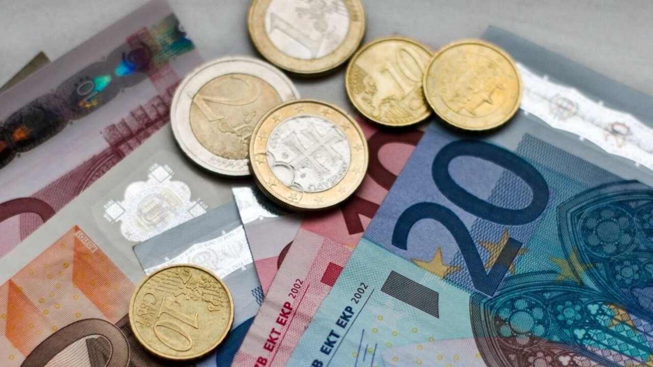 bankovky peniaze hotovosť euro eura 1140 px (SITA/Jozef Jakubčo)