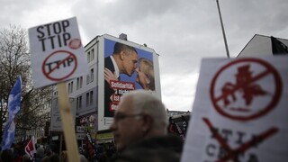 Francúzi žiadajú ukončiť rokovania o TTIP, chcú začať odznova