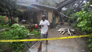 Havaj sa pripravuje na hurikán, USA zasiahne silná búrka