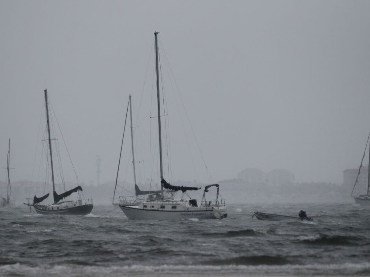 more voda lode búrka hurikán vietor ilu 1140 px (SITA/The Tampa Bay Times via AP)