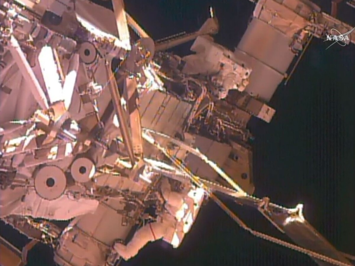 Astronauti opustili bezpečie ISS, v otvorenom vesmíre inštalovali kameru
