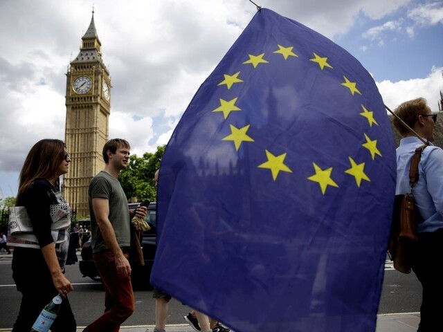Briti protestovali proti odchodu krajiny z Únie, chcú druhé referendum
