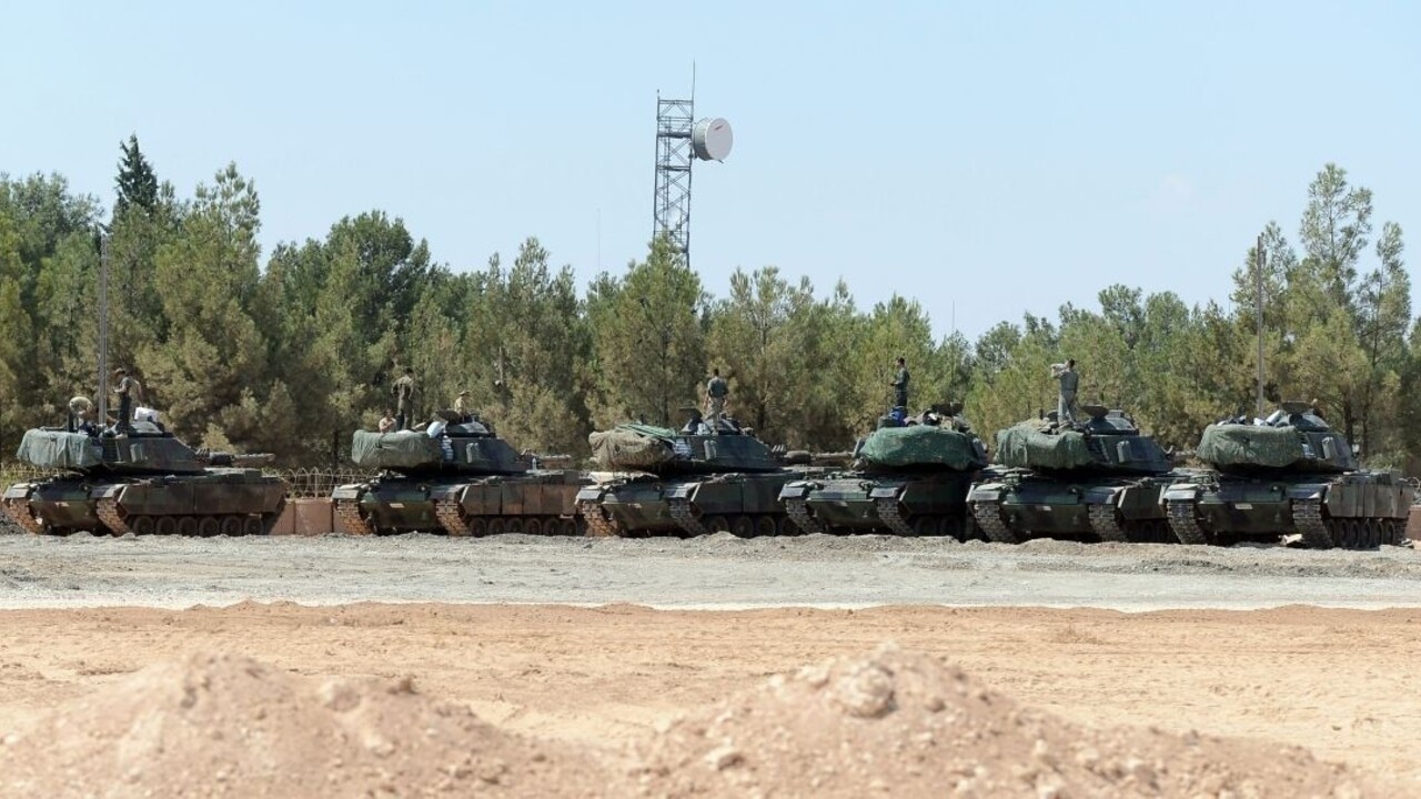 Turecké tanky zaútočili proti IS a sýrskym Kurdom, začali novú ofenzívu