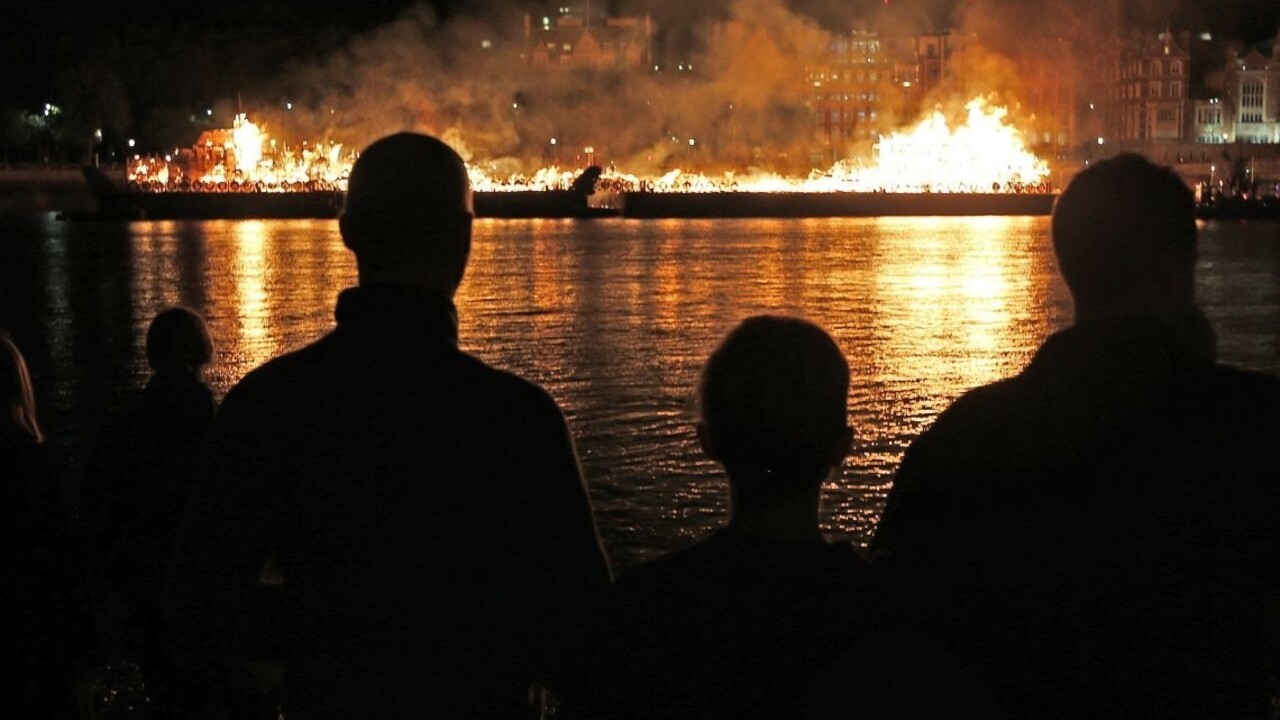 Londýn po 350 rokoch opäť zhorel. Zapálili jeho obrovskú repliku