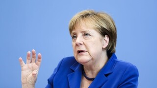 Merkelová priznala prehru, ale za rozhodnutiami si stojí