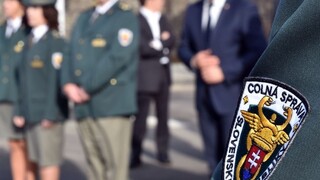 Colníci dostali nové dodávky, pomôžu im aj s komunikáciou v cudzej reči