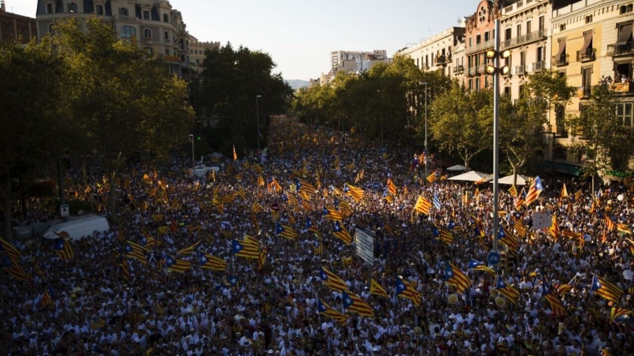 Státisíce Kataláncov demonštrovali za nezávislosť, žiadajú referendum
