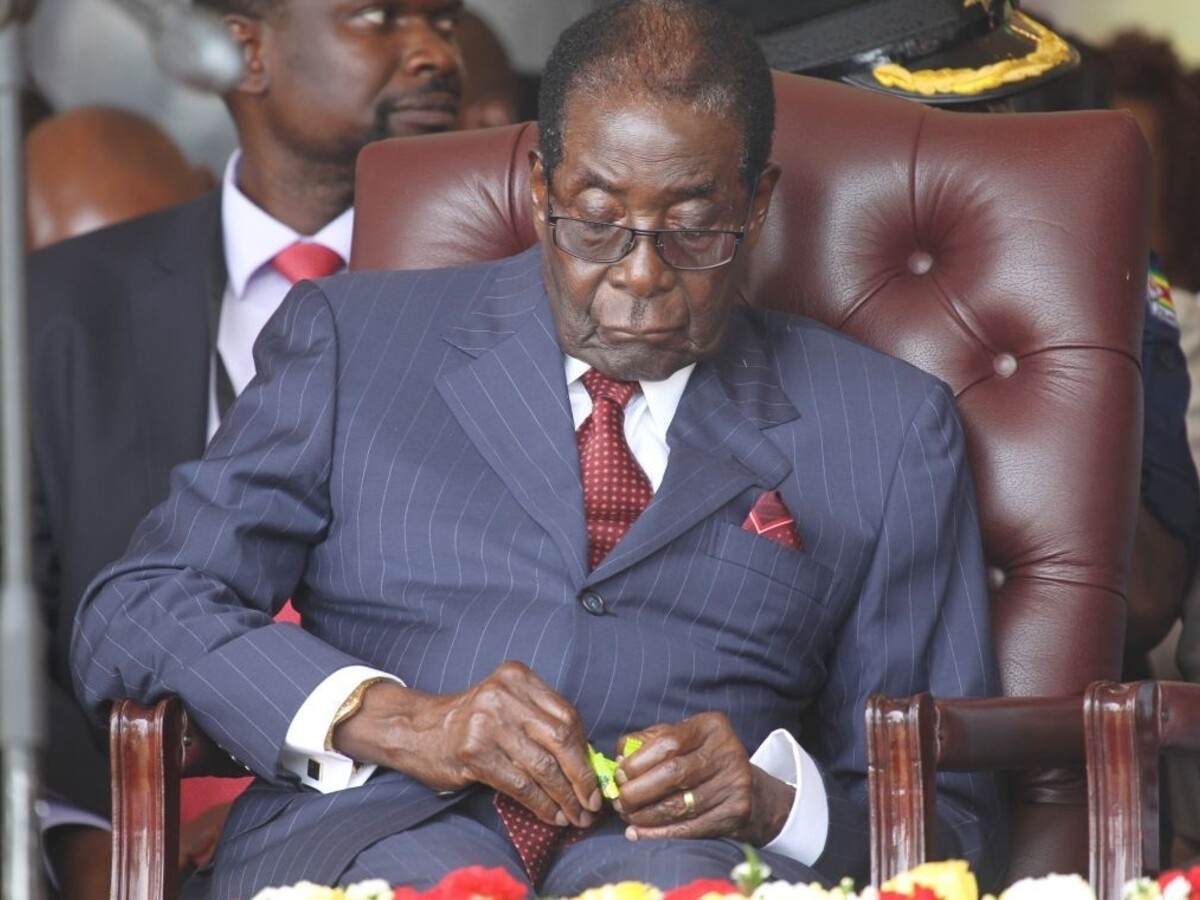 Diktátor Mugabe sa pre svoju novú sochu stal terčom posmechu