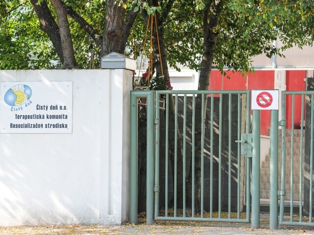 Akreditačná komisia odporučila zrušiť akreditáciu pre Čistý deň