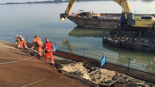 Mimoriadny stav na Dunaji končí, poškodenú hrádzu sa podarilo opraviť