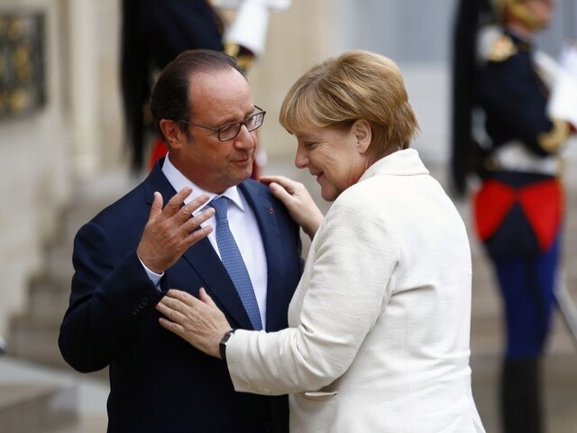 V Bratislave navrhnú Merkelová a Hollande pre EÚ stále vojenské veliteľstvo