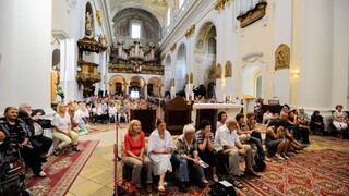 Šaštín navštívili tisíce veriacich, nechýbal ani prezident Kiska