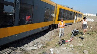 Na juhu Slovenska obnovili dopravu, prerušila ju zrážka vlaku s kamiónom