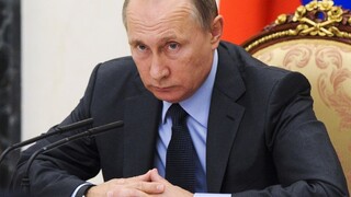 Putin vidí predvolebnú manipuláciu v USA i Rusku