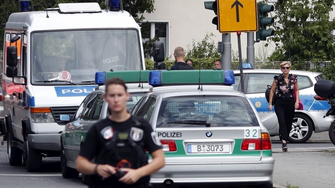 Na berlínskej radnici vyčíňal muž s nožom, z miesta ušiel