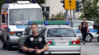 Na berlínskej radnici vyčíňal muž s nožom, z miesta ušiel