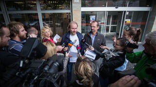 Učitelia stupňujú štrajk, zapojilo sa ich asi dvetisíc