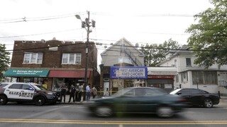 Američania pátrajú po dvoch mužoch, spája ich s výbuchom v New Yorku