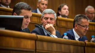 Rokovanie parlamentu aj o návrhoch zmien v školskej samospráve